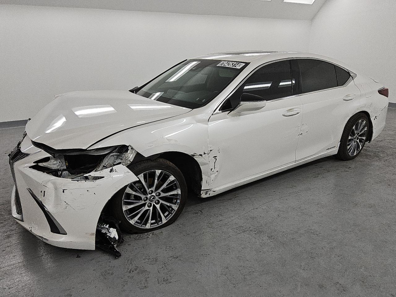 2021 Lexus ES - Image 1