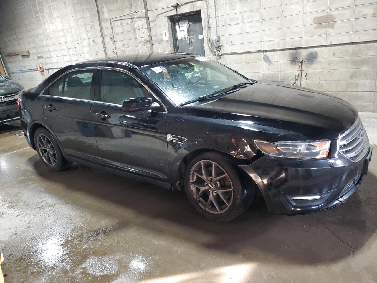 2016 Ford Taurus - Image 4