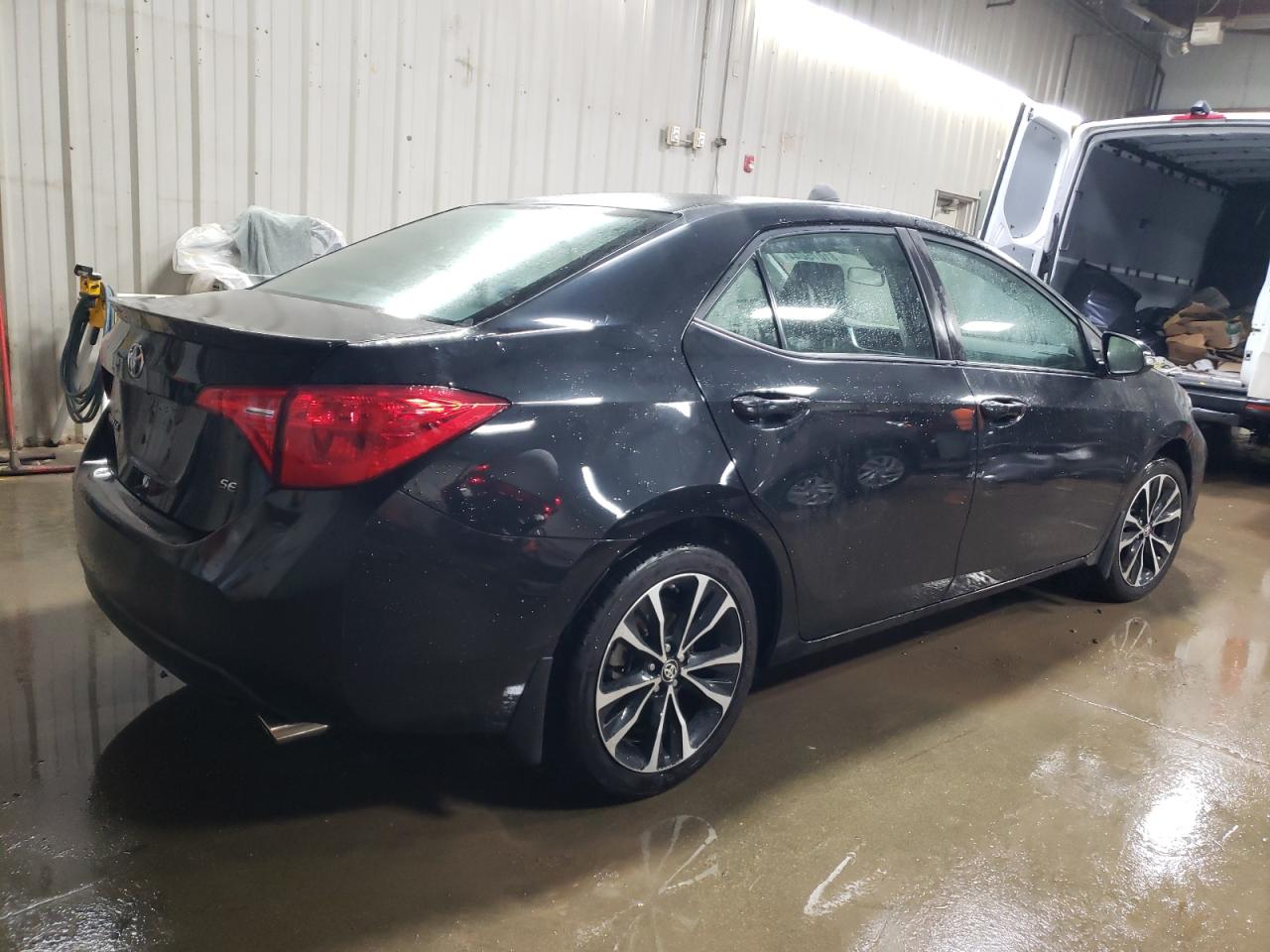 2018 Toyota Corolla L VIN: 2T1BURHE7JC041301 Lot: 81075044