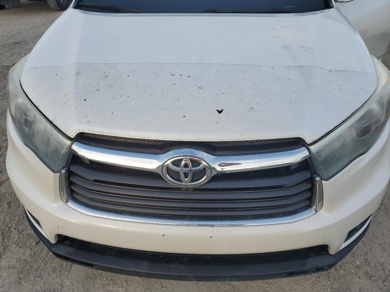 2015 Toyota Highlander - Image 12