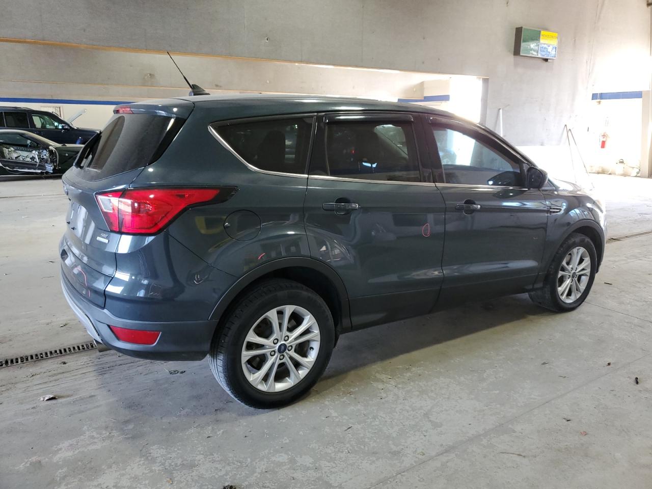 VIN 1FMCU0GD8KUA23253 2019 FORD ESCAPE no.3