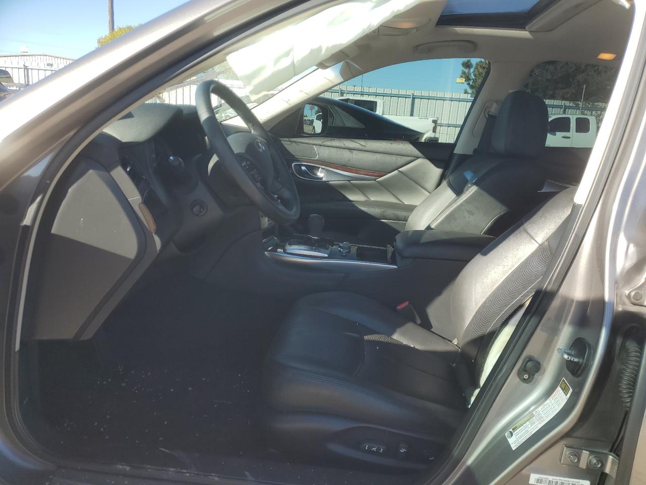 2012 Infiniti M - Image 7