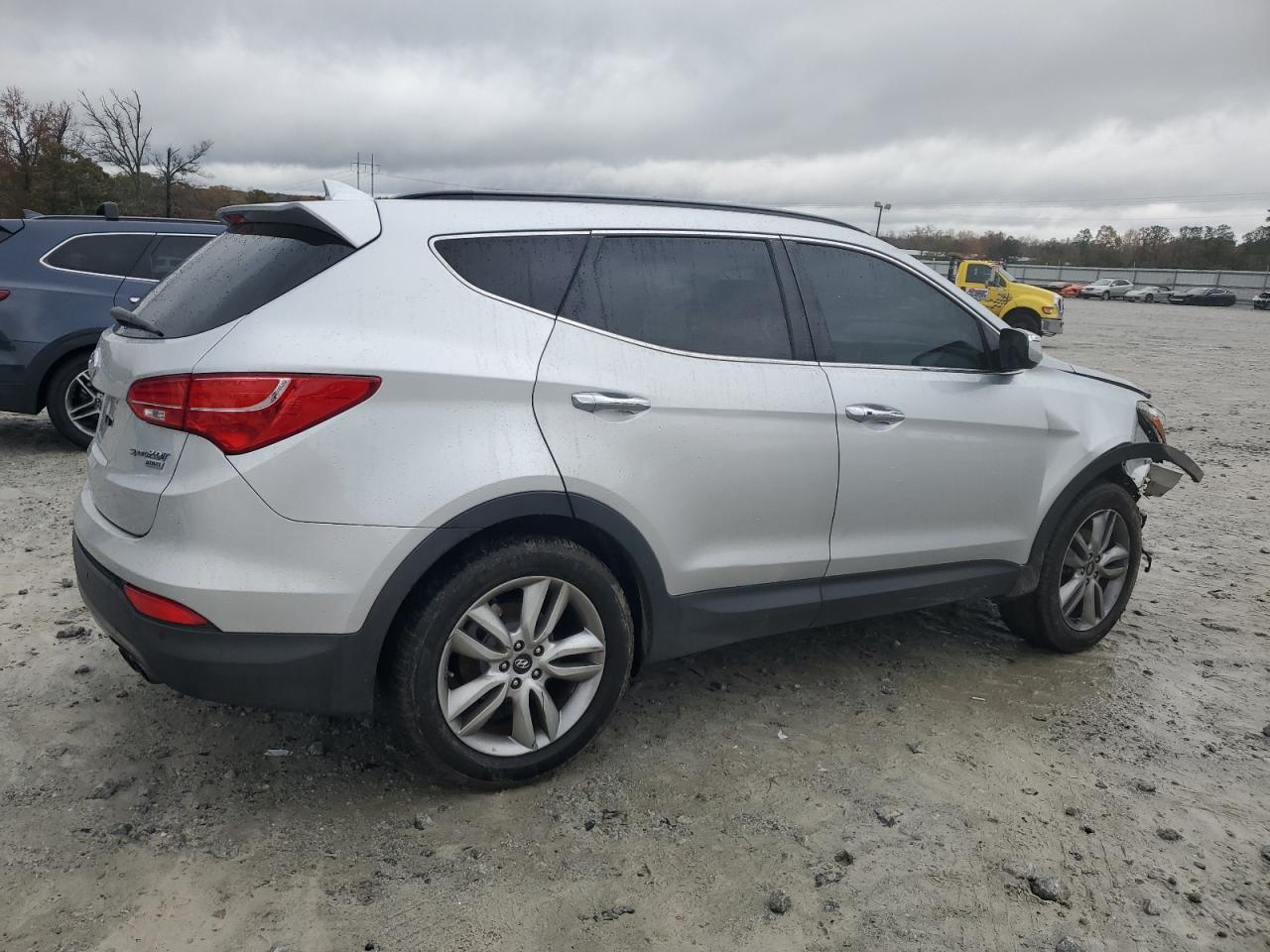 2015 Hyundai Santa Fe - Image 3