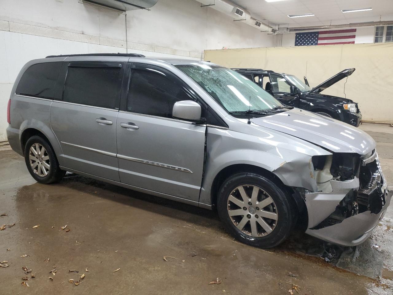 2014 Chrysler Town & Country - Image 4