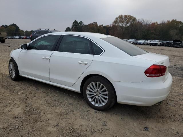 Sedans VOLKSWAGEN PASSAT 2013 White