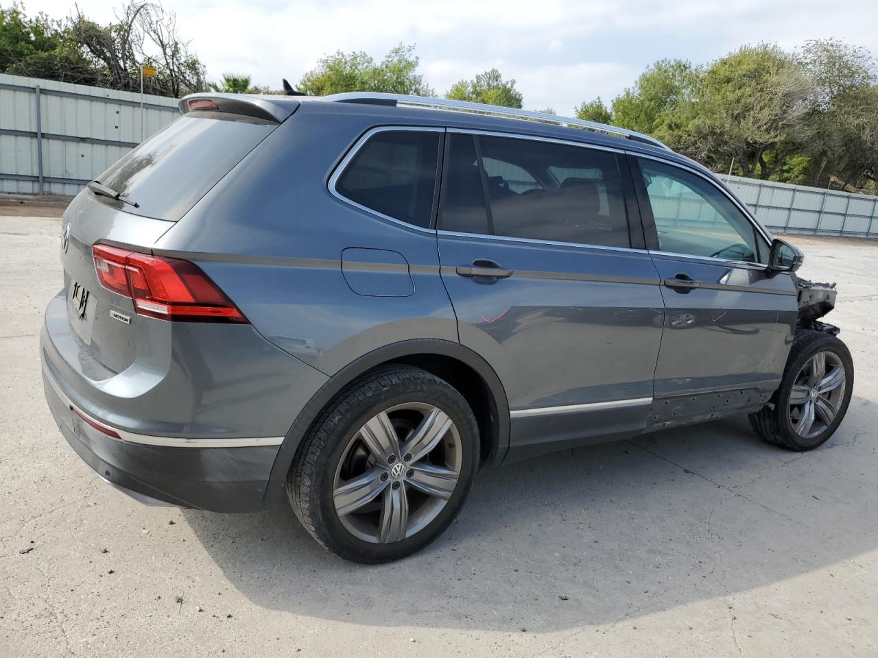 2019 Volkswagen Tiguan - Image 3