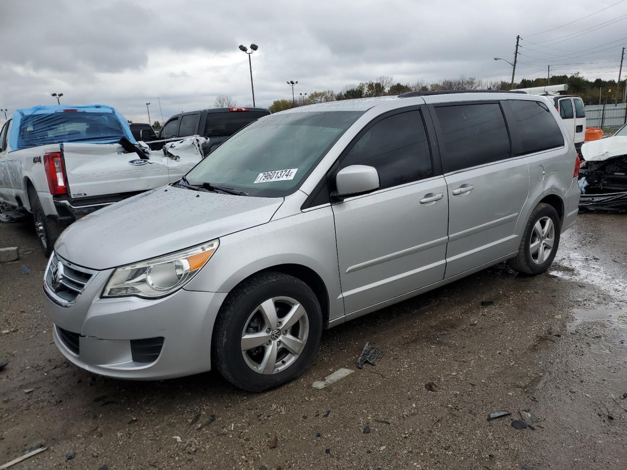 2011 Volkswagen Routan - Image 1