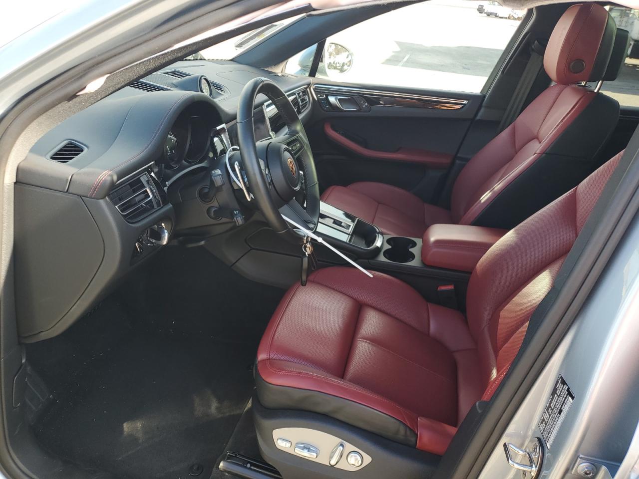 2024 Porsche Macan - Image 7