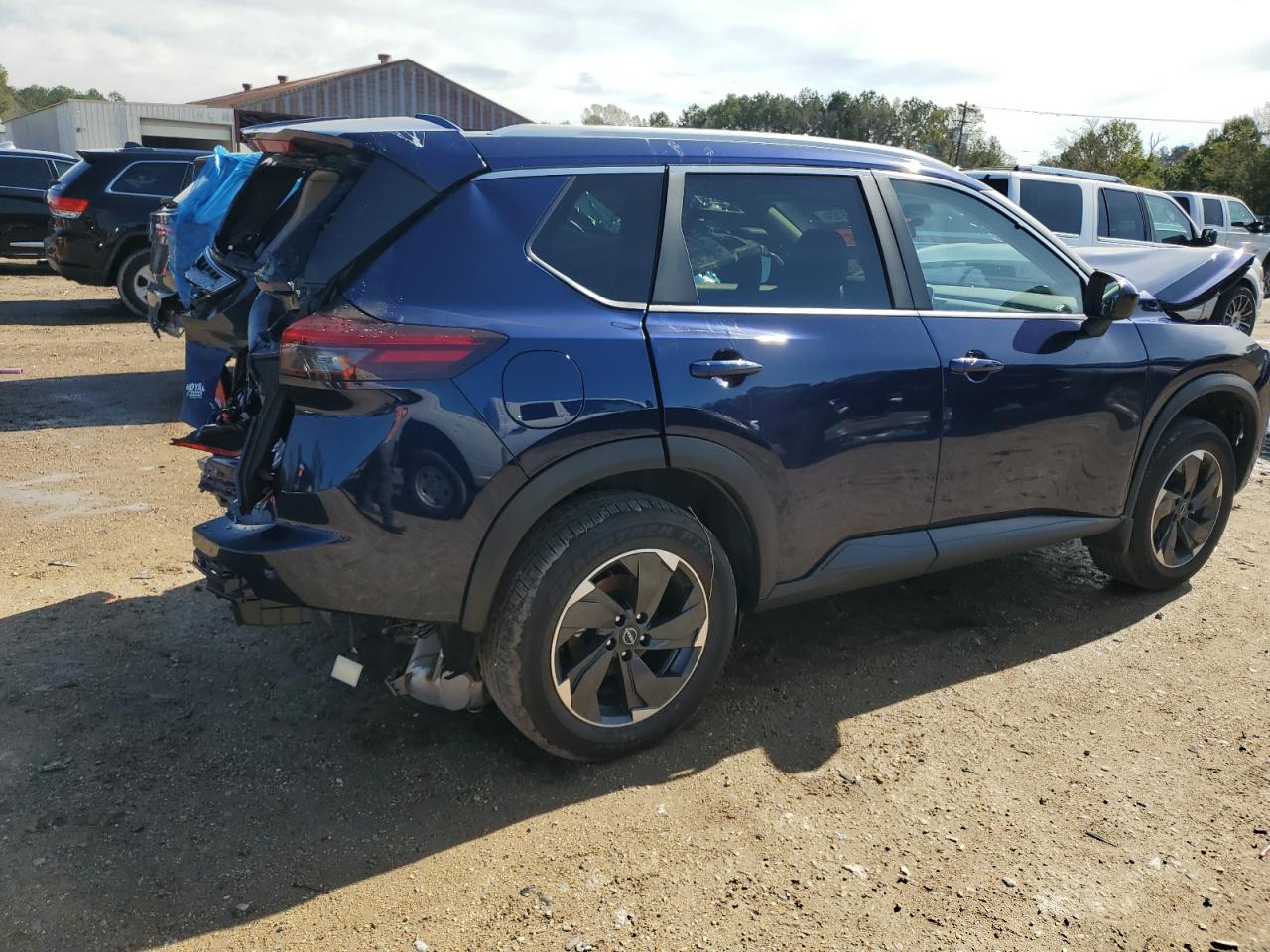 2024 Nissan Rogue - Image 3