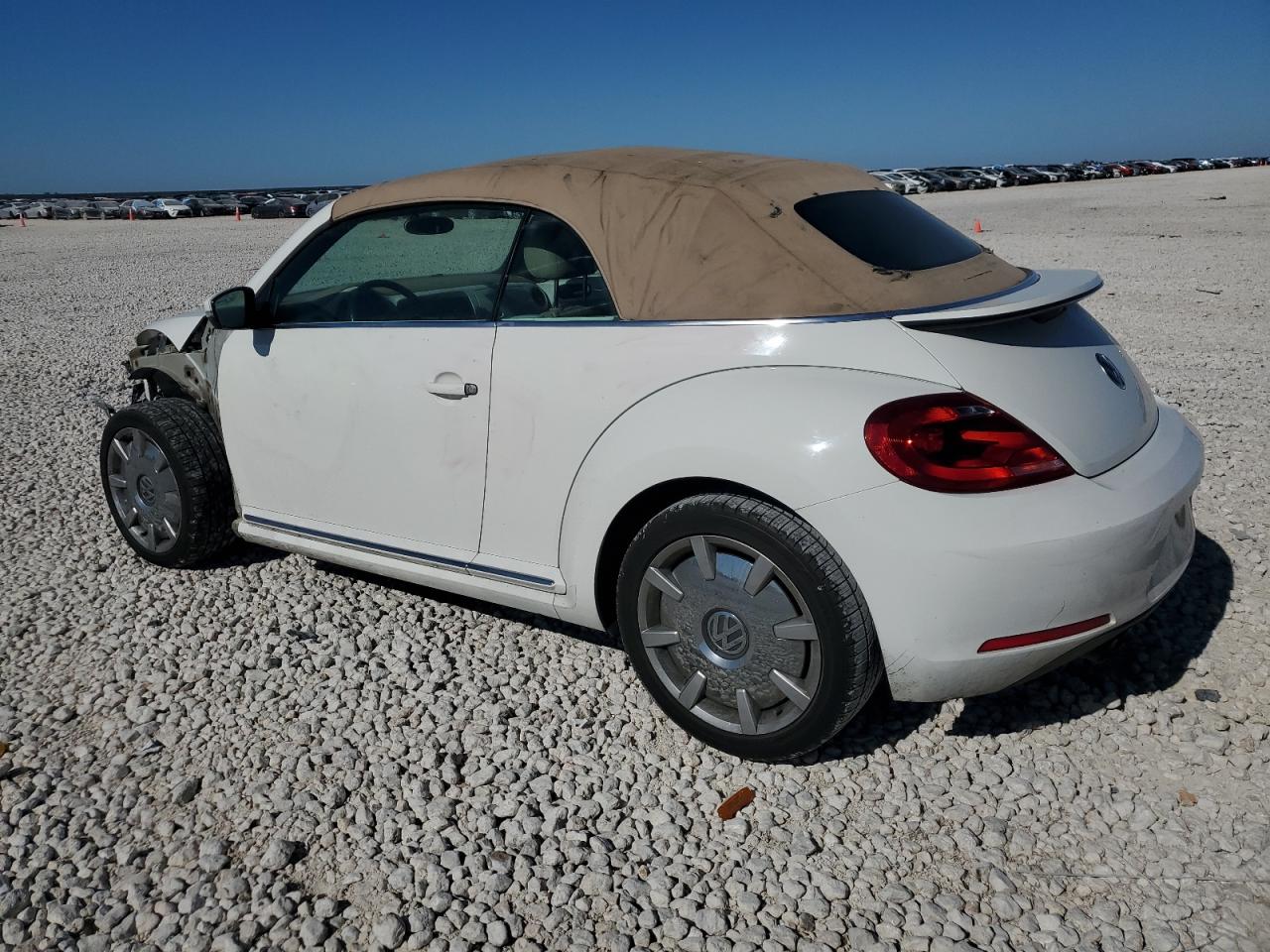 VIN 3VW5X7AT1EM804599 2014 VOLKSWAGEN BEETLE no.2