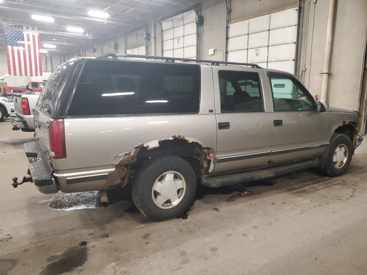 1999 GMC Suburban - Image 3