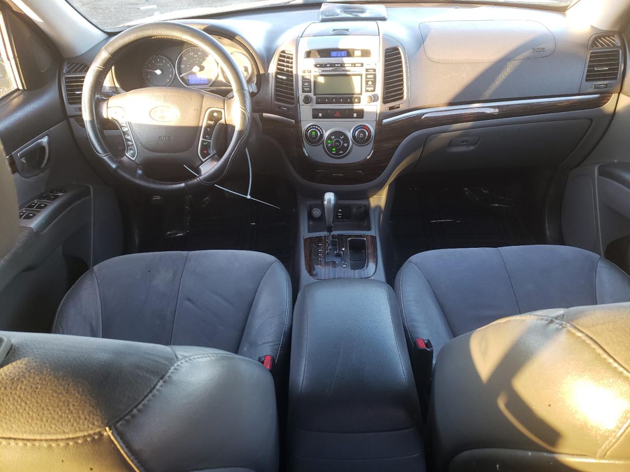 2010 Hyundai Santa Fe - Image 8