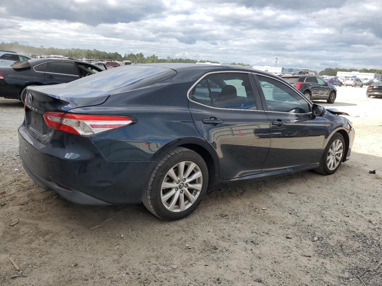 VIN 4T1B11HK4JU550972 2018 TOYOTA CAMRY no.3