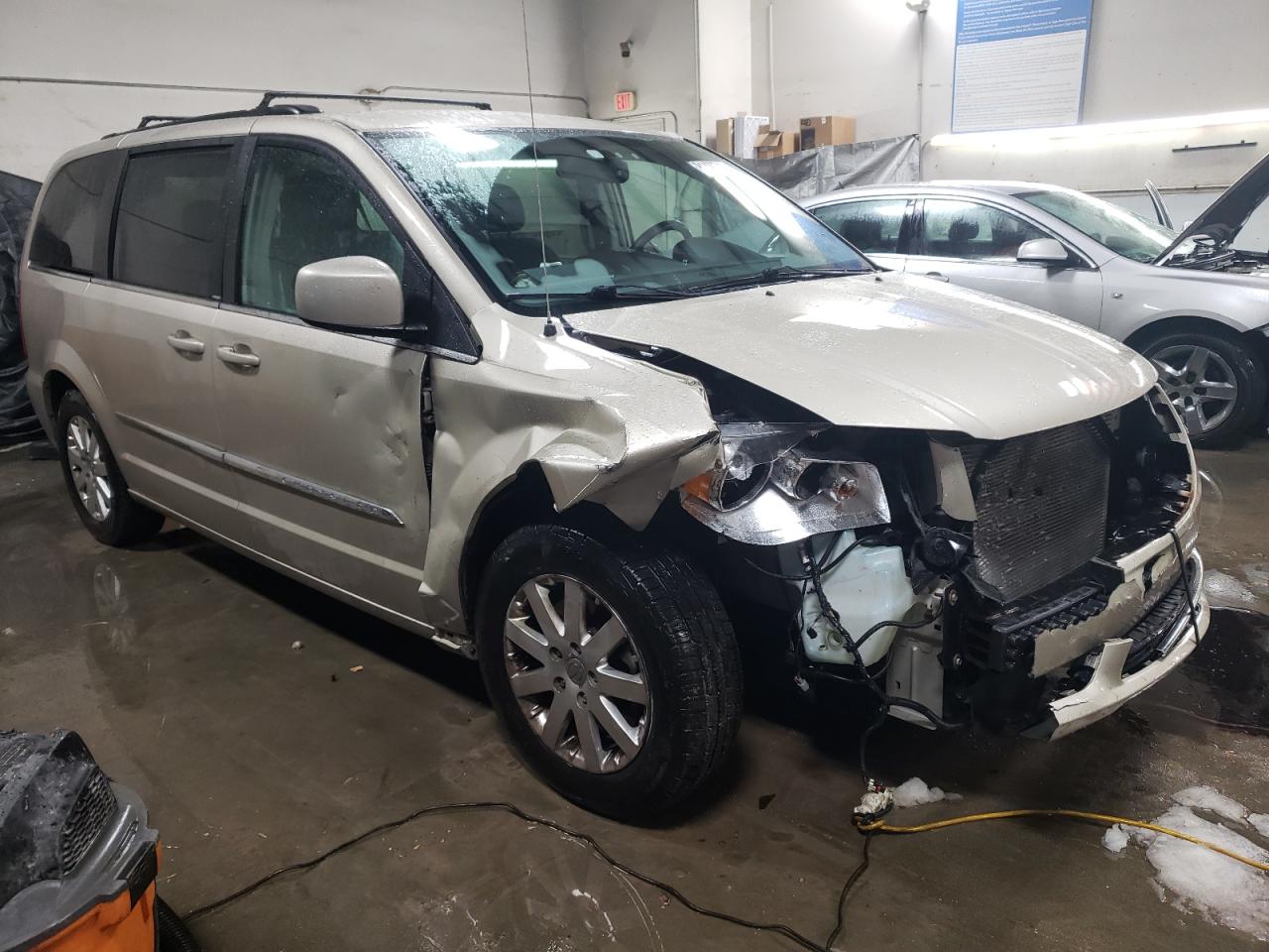 2014 Chrysler Town & Country - Image 4