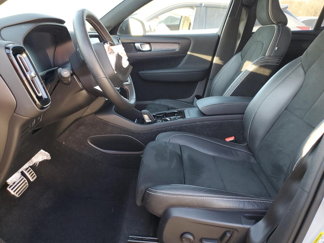 2021 Volvo XC40 - Image 7