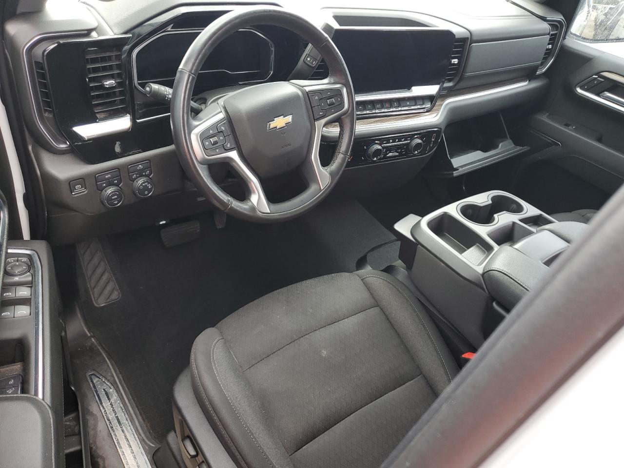 2022 Chevrolet Silverado - Image 8
