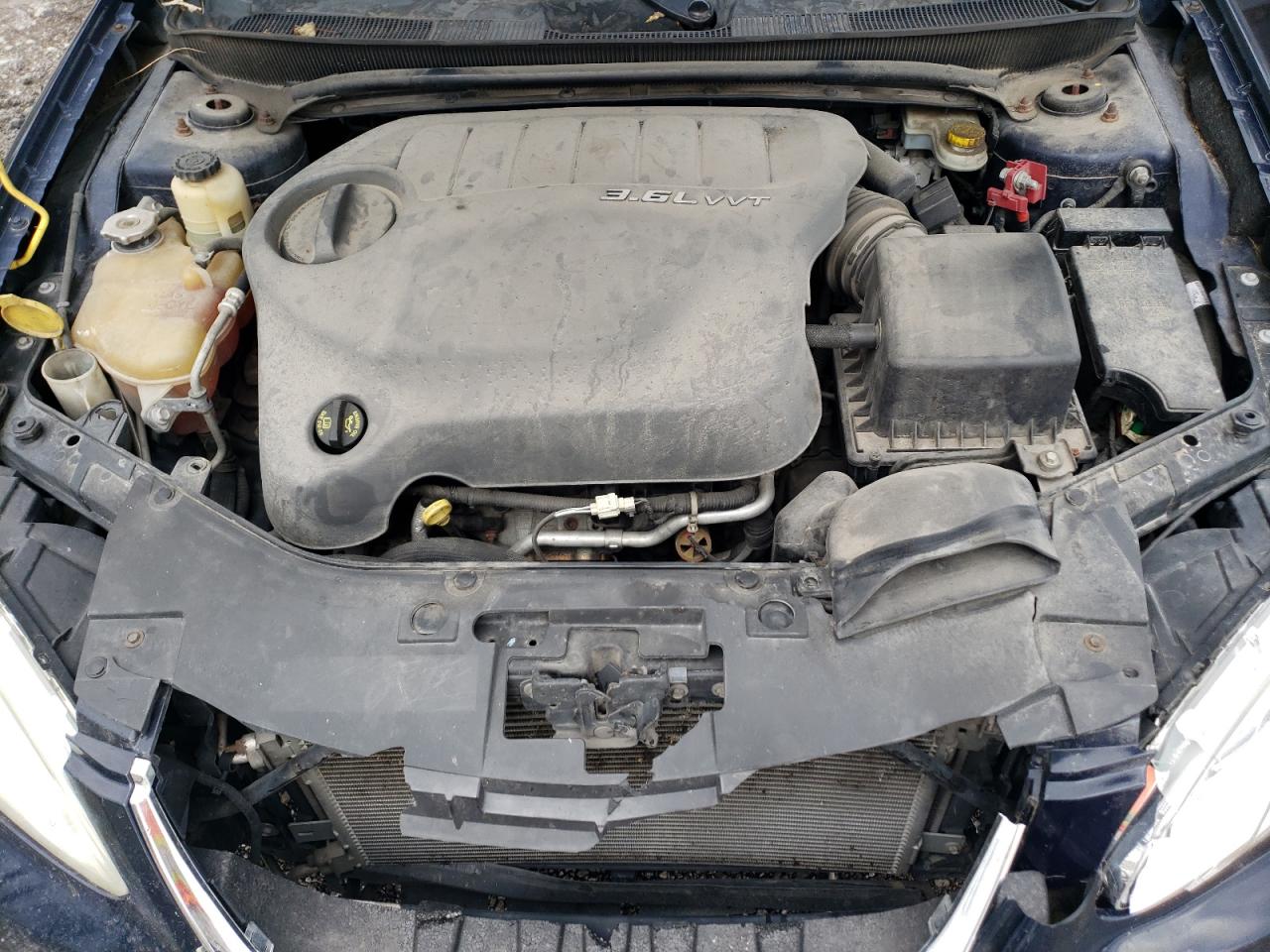 2013 Chrysler 200 - Image 11