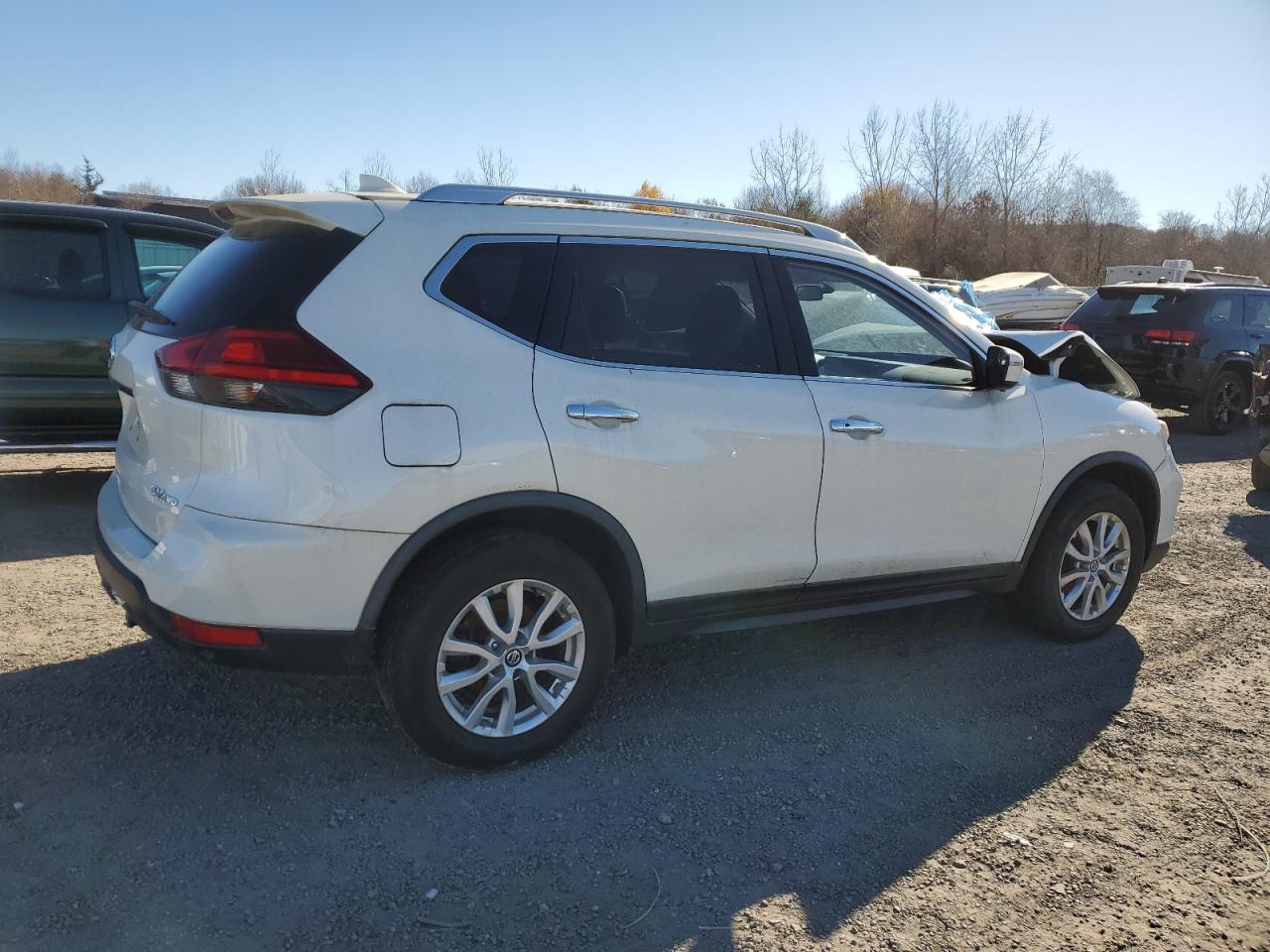 2017 Nissan Rogue - Image 3