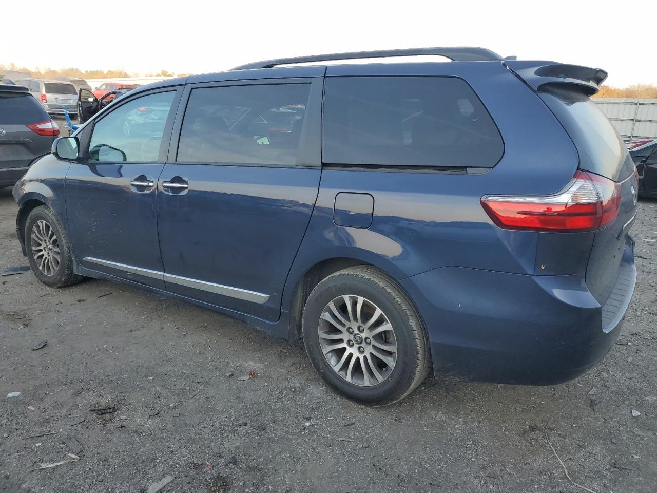 2020 Toyota Sienna - Image 2
