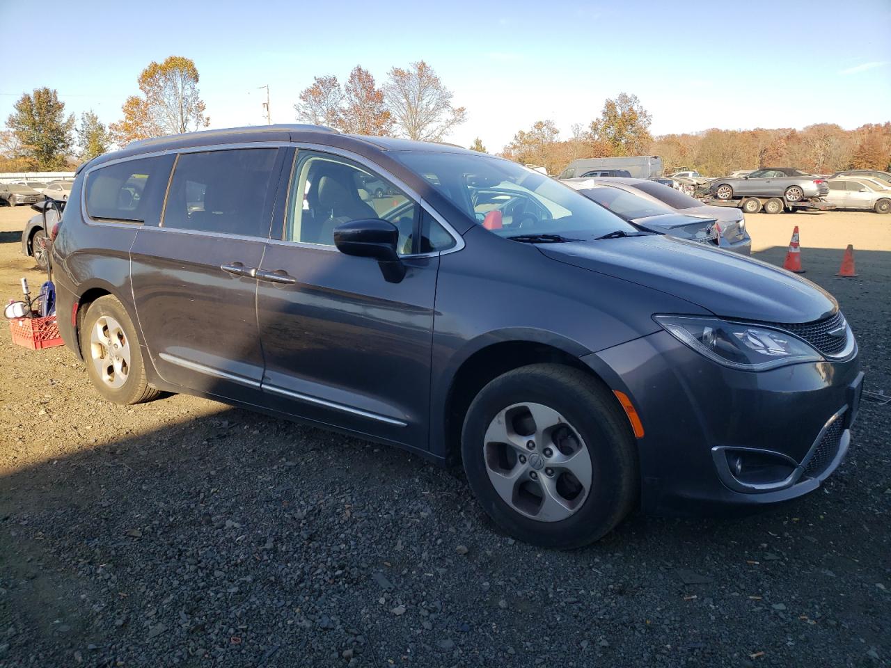 2017 Chrysler Pacifica - Image 4