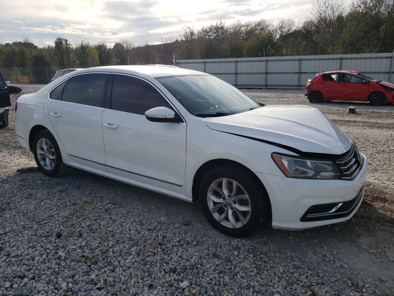 2017 Volkswagen Passat - Image 4