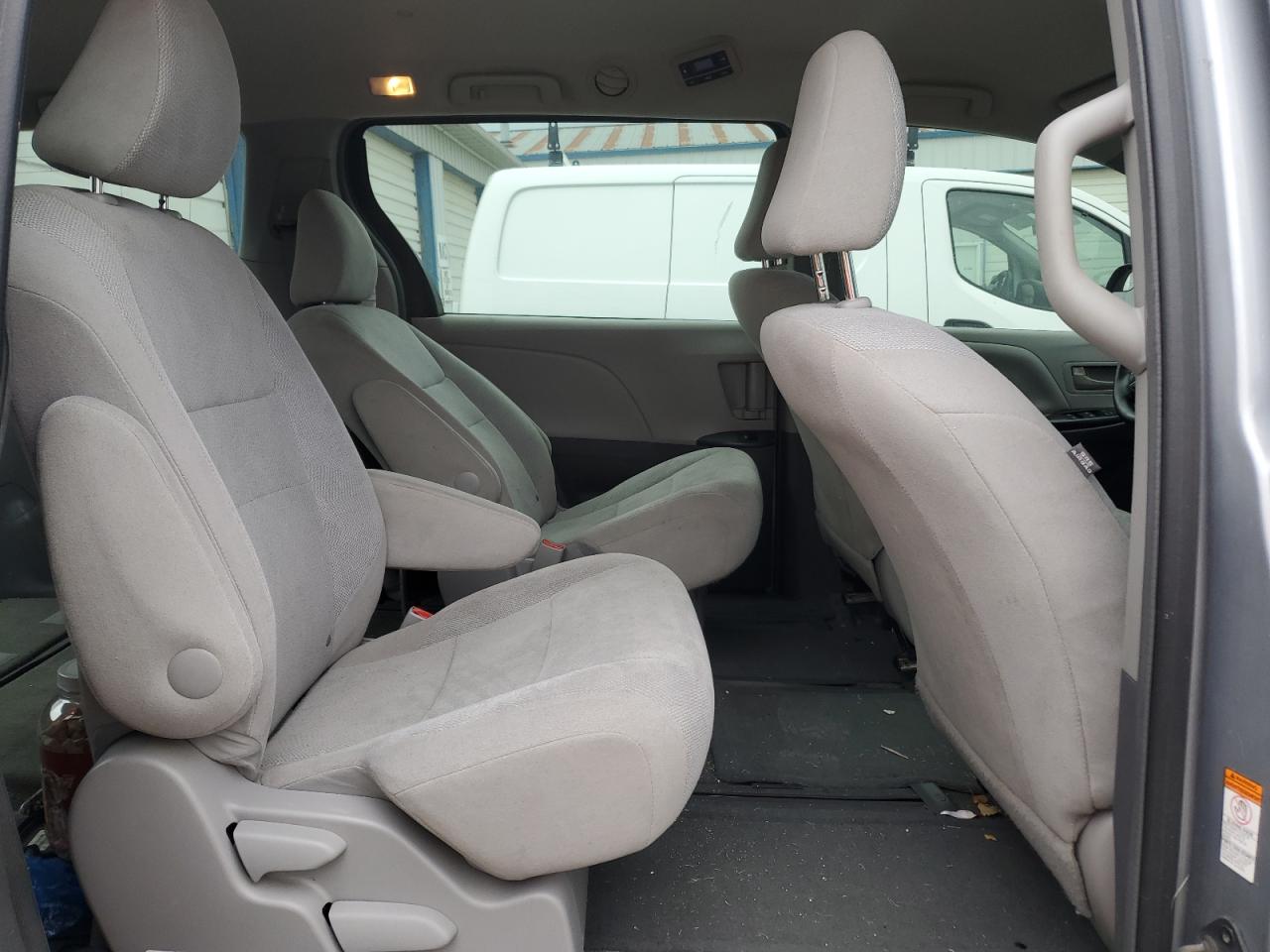 2015 Toyota Sienna - Image 11