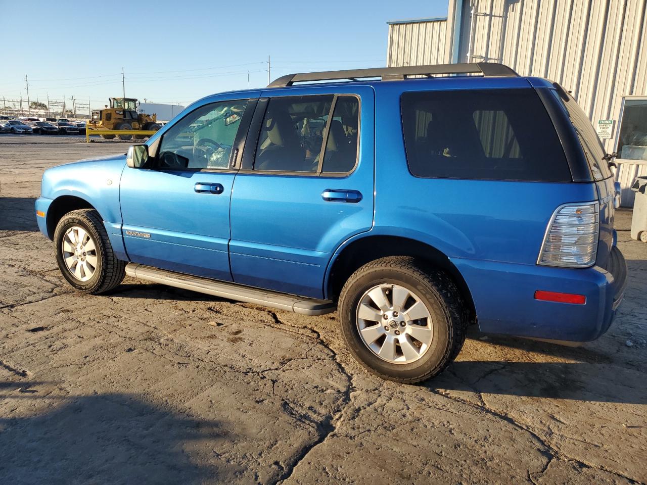 2010 Mercury Mountaineer - Image 2