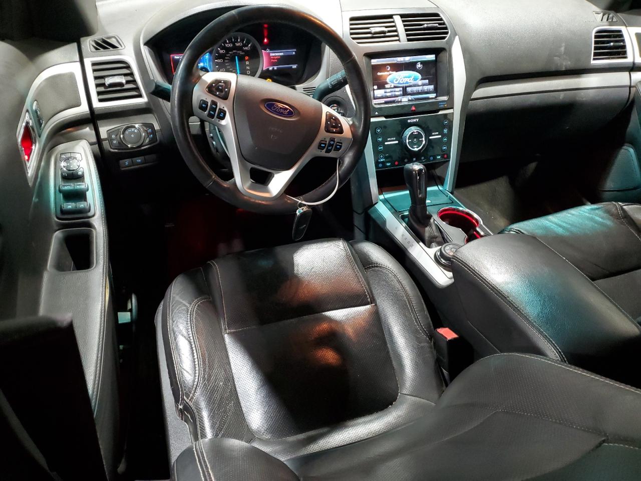 2015 Ford Explorer - Image 8
