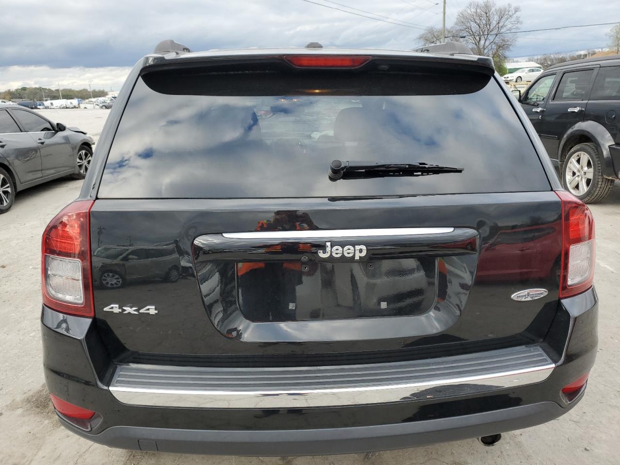 VIN 1C4NJDEB9HD110344 2017 JEEP COMPASS no.6