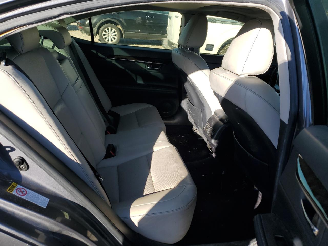 2014 Lexus ES - Image 10