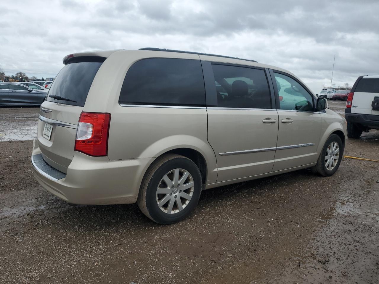 2013 Chrysler Town & Country - Image 3