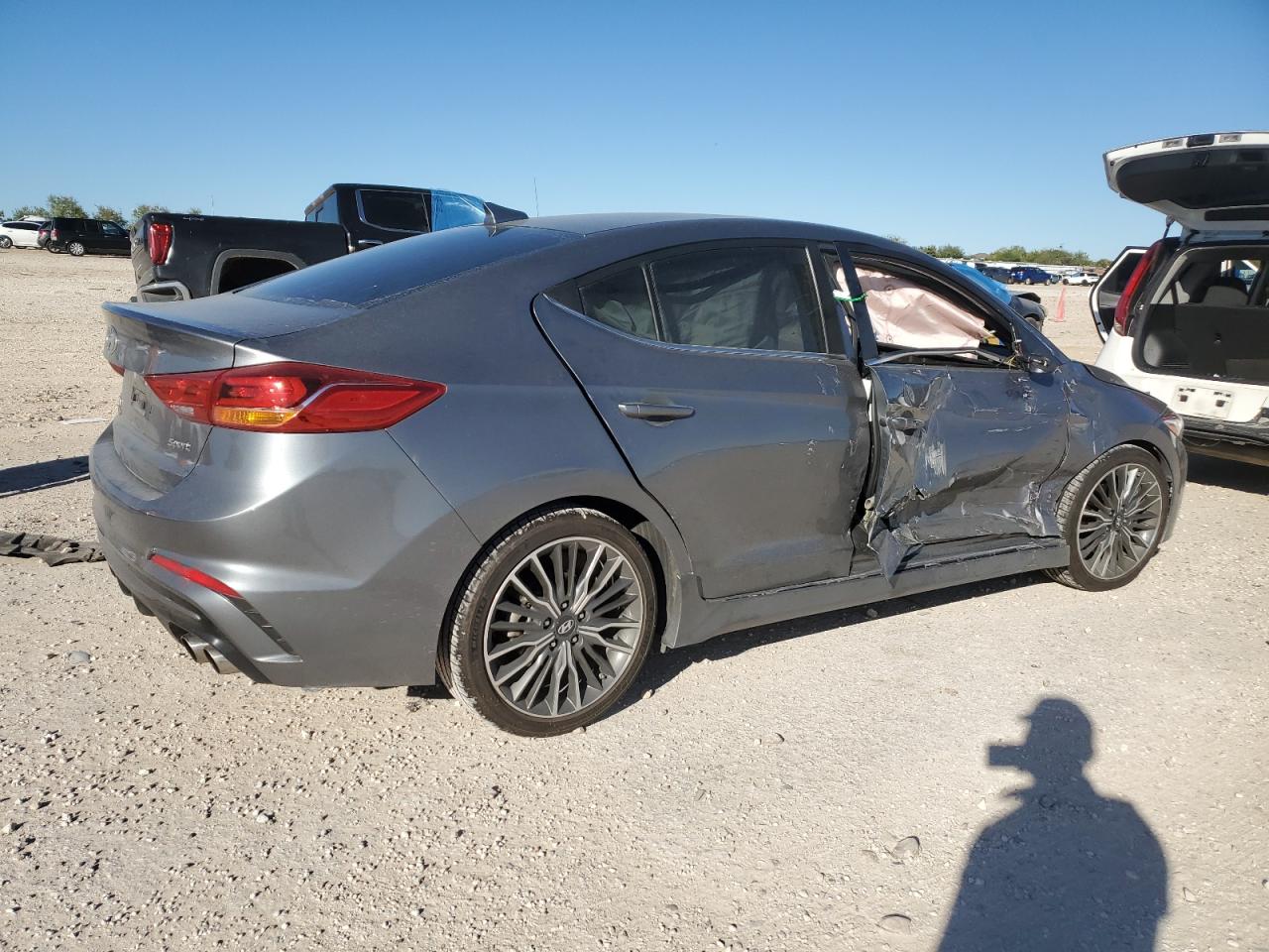 2018 Hyundai Elantra - Image 3