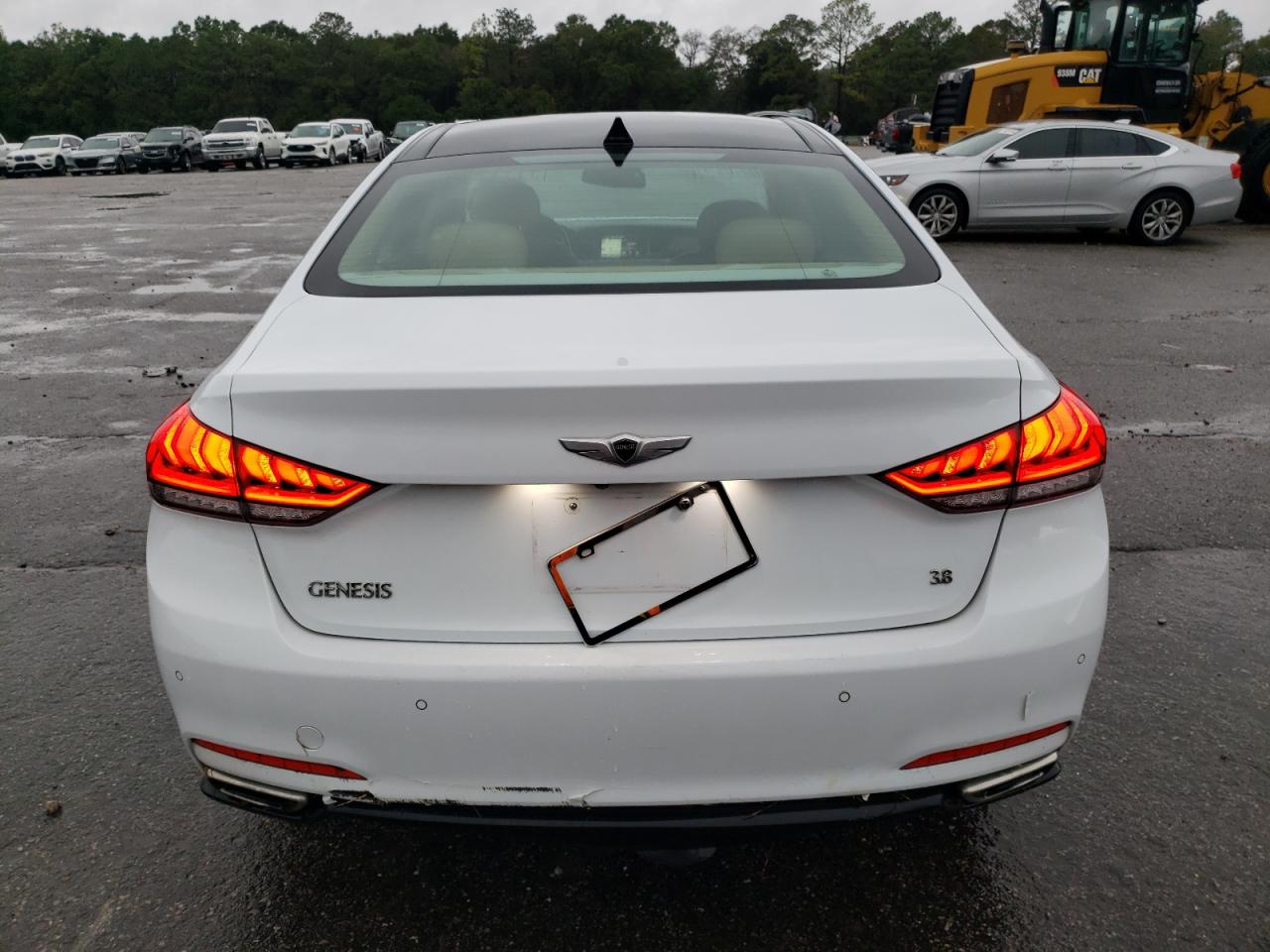 2015 Hyundai Genesis 3.8L VIN: KMHGN4JE1FU018893 Lot: 81318774