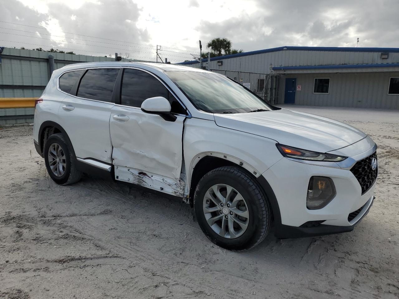 VIN 5NMS23AD2KH107107 2019 HYUNDAI SANTA FE no.4