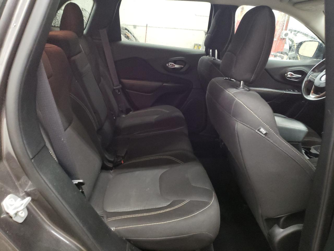 2016 Jeep Grand Cherokee - Image 11