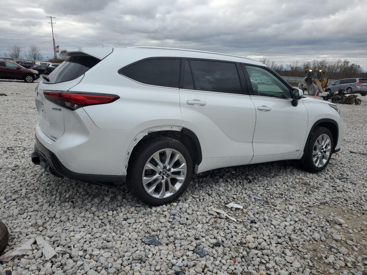 2022 Toyota Highlander - Image 3