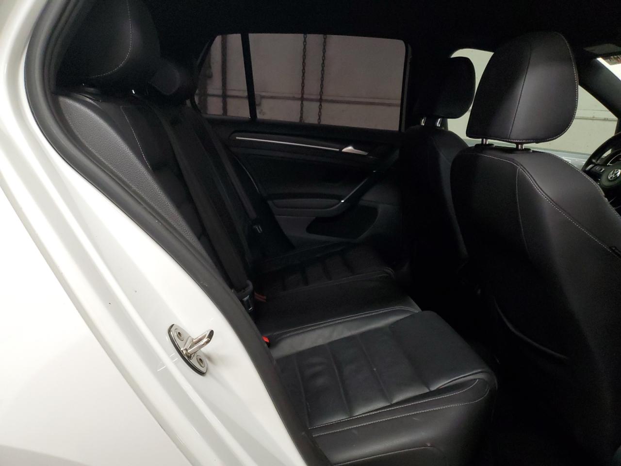 2017 Volkswagen Golf - Image 10
