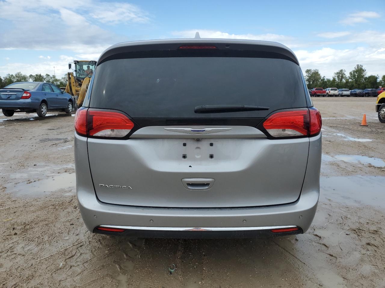 2018 Chrysler Pacifica - Image 6