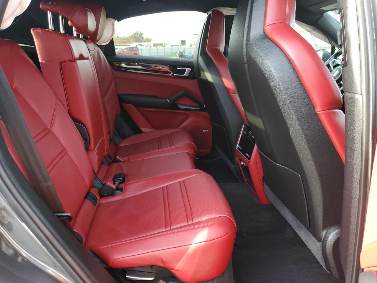 2020 Porsche Cayenne - Image 11