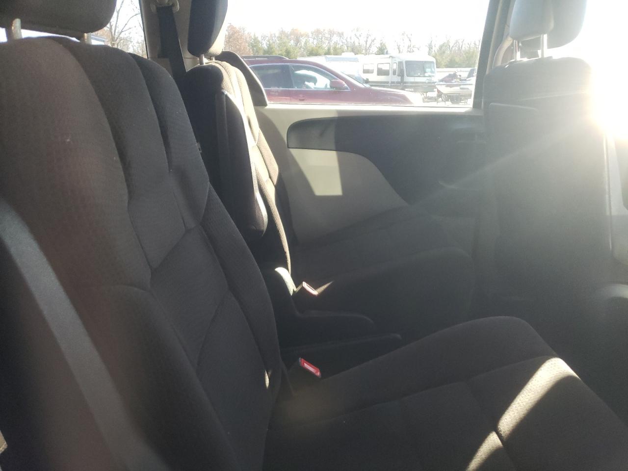 2013 Dodge Caravan - Image 11