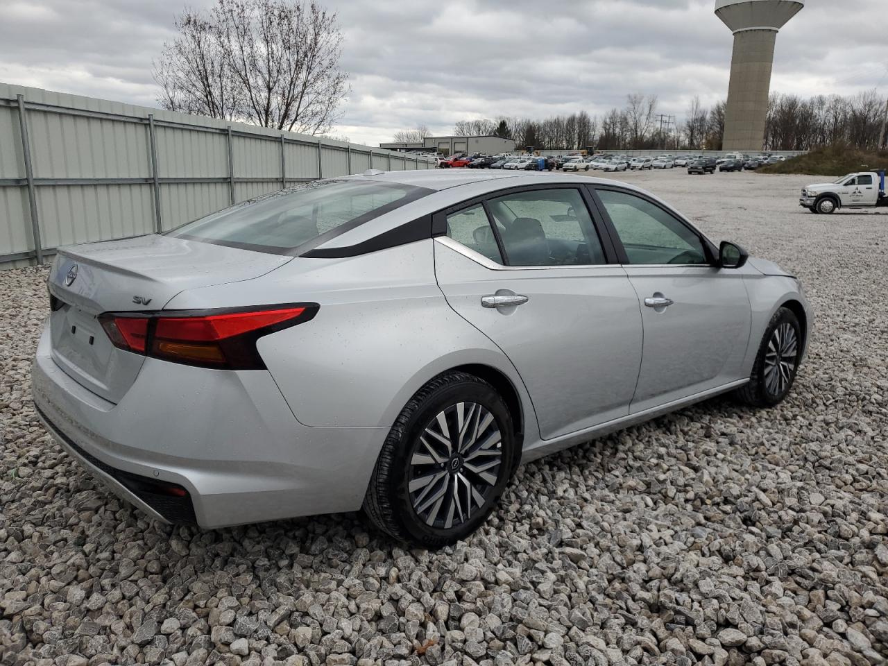 2024 Nissan Altima - Image 3