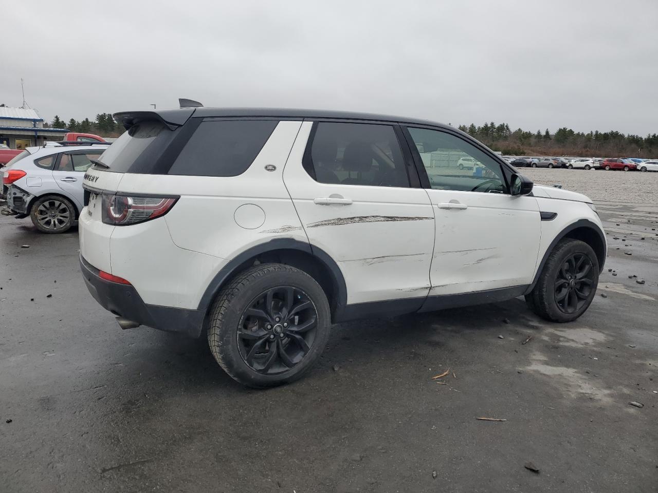2017 Land Rover Discovery - Image 3