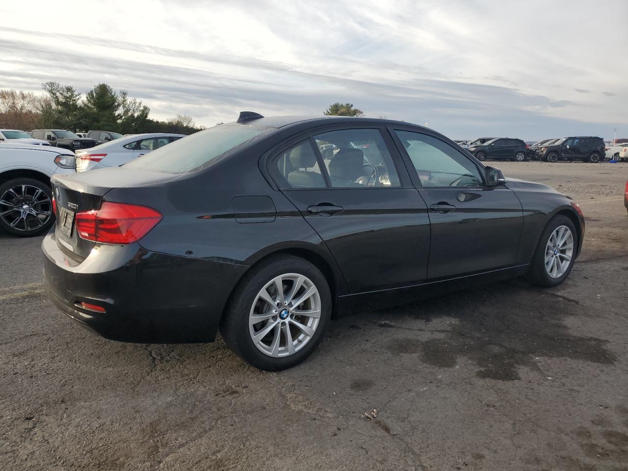 VIN WBA8E5G3XHNU44225 2017 BMW 3 SERIES no.3