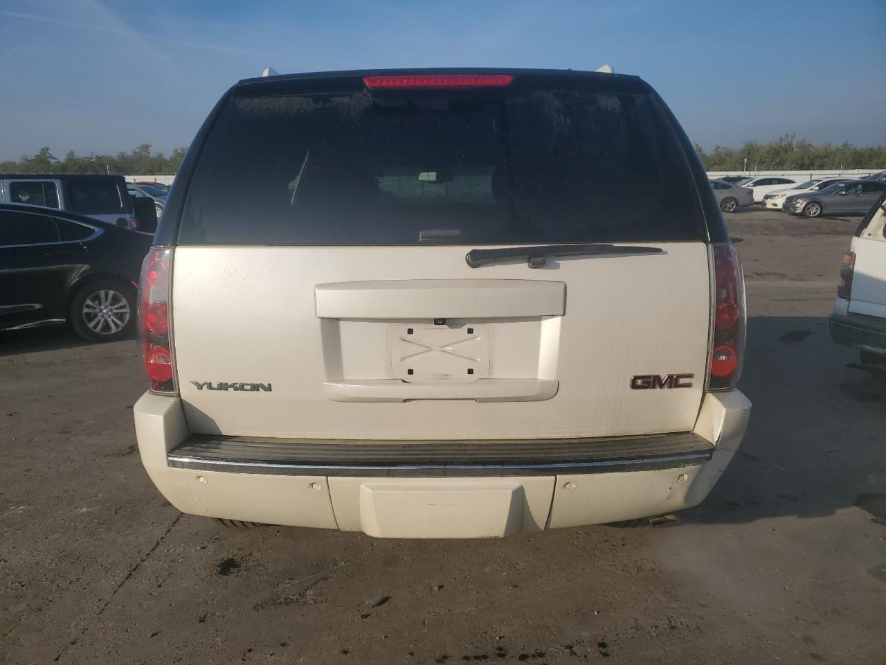 2013 GMC Yukon - Image 6
