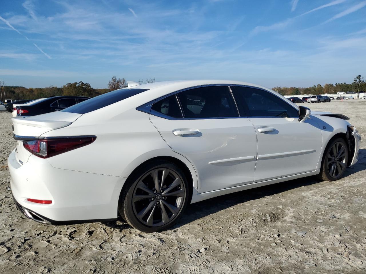 2019 Lexus ES - Image 3