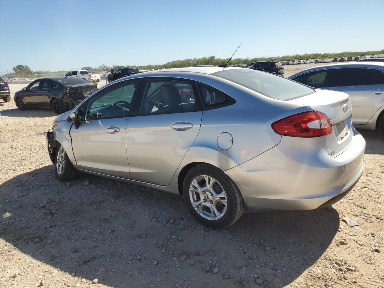 2011 Ford Fiesta - Image 2