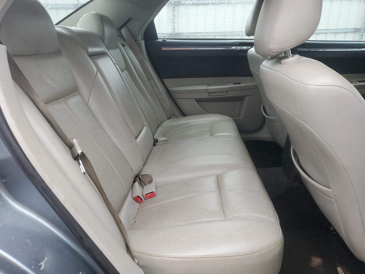 2007 Chrysler 300 - Image 10