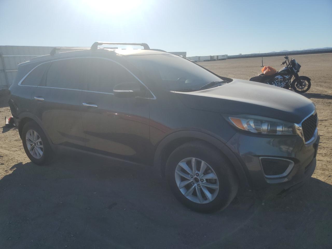 VIN 5XYPG4A37HG192792 2017 KIA SORENTO no.4