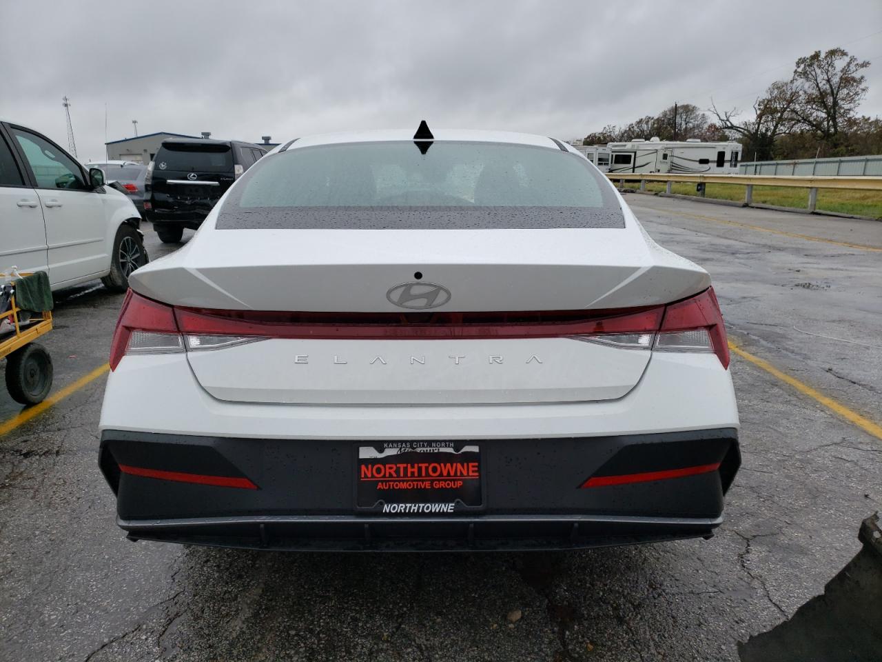2024 Hyundai Elantra - Image 6