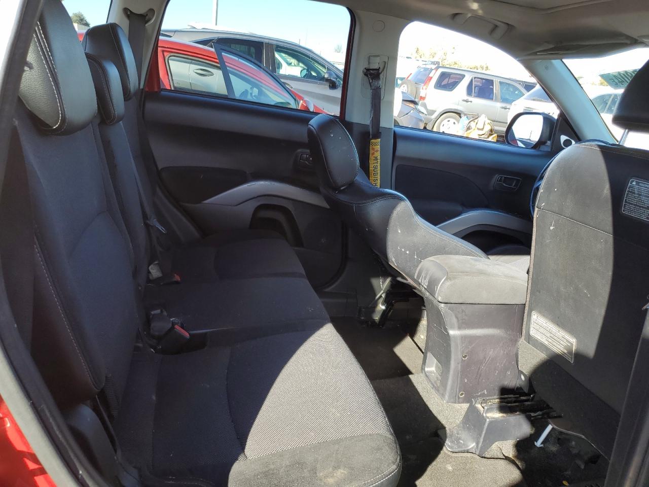 2008 Mitsubishi Outlander - Image 12